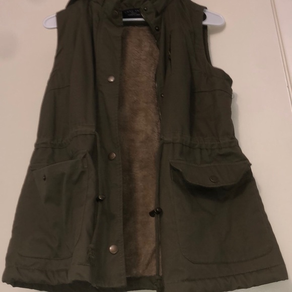 Vest - Picture 4 of 5